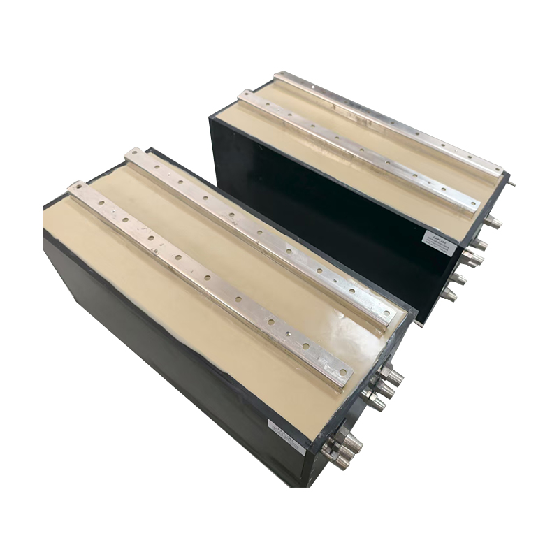 Une comparaison complète des condensateurs de filtre à courant continu haute tension pour l'électronique de puissance moderne